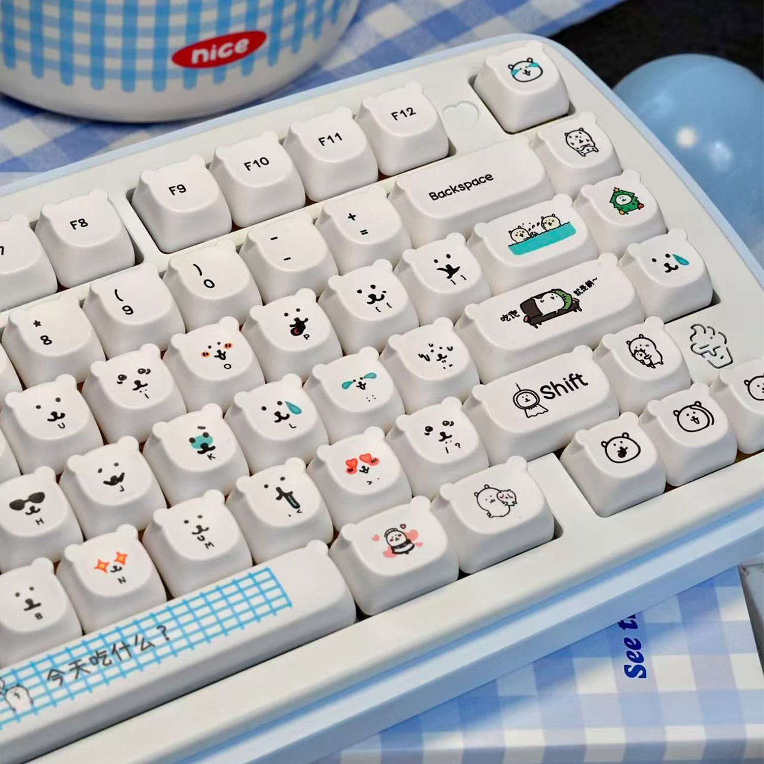 Keyboard Tenkeyless - かわいい漫画風ジョークベアPBTキーキャップEAO高さ耐摩耗性キーキャップ、磁気軸ゲーミングキーボード60/65/75/87キー対応、可愛い